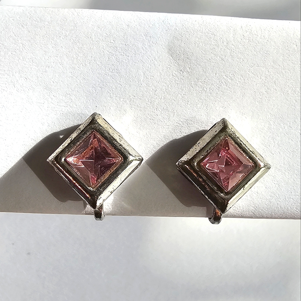 Vintage earrings pink gem clip on silver tone diamond shaped dainty